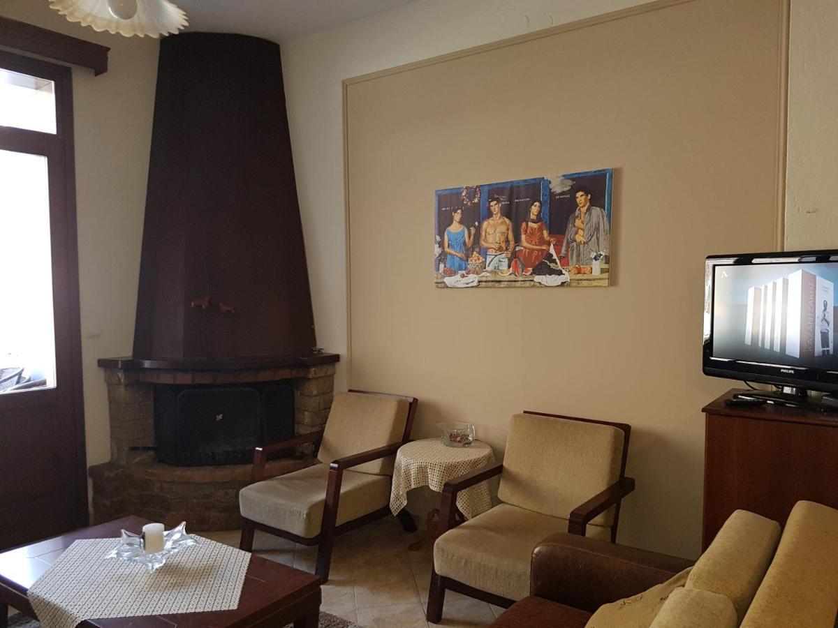Apartmán Xenonas Arxontiko Káto Loutrákion Pokoj fotografie